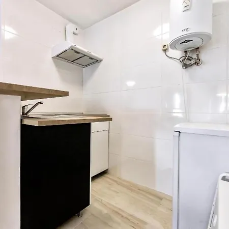 Apartamento De 2 Dormitorios Con Wifi, Cerca De Playa, En アパート *